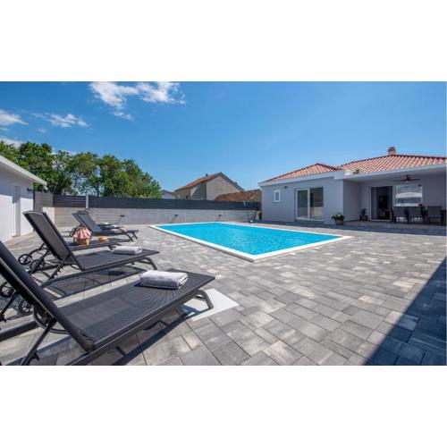 3 Bedroom Lovely Home In Gornje Rastane