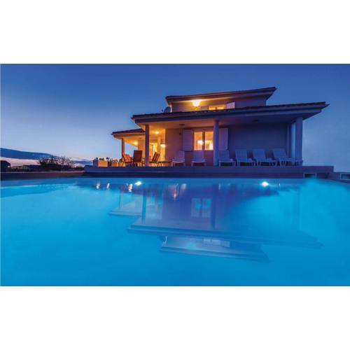 3 Bedroom Lovely Home In Novalja