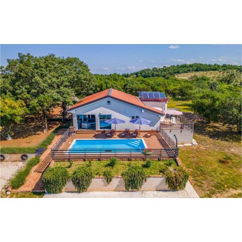 3 Bedroom Lovely Home In Rovinj