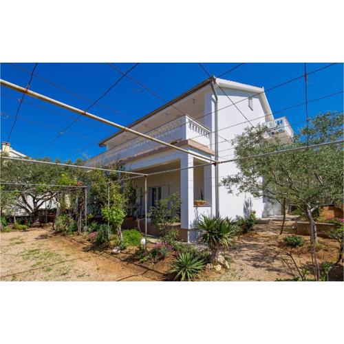 3 Bedroom Nice Apartment In Barbat-Rab