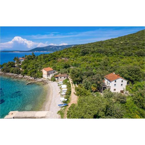 3 Bedroom Nice Apartment In Cres