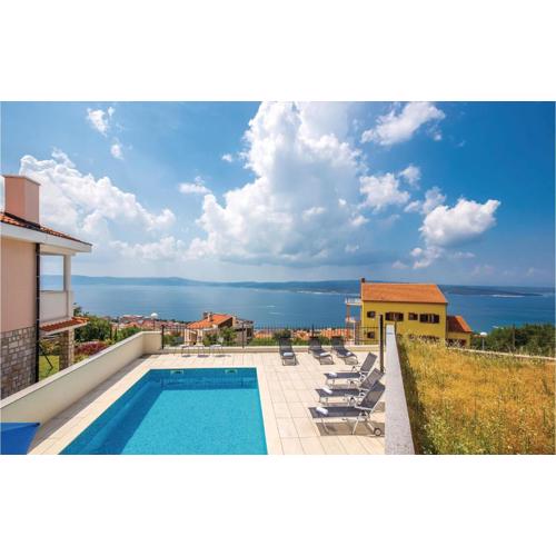 3 Bedroom Nice Apartment In Crikvenica