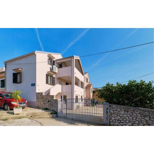 3 Bedroom Nice Apartment In Mali Losinj