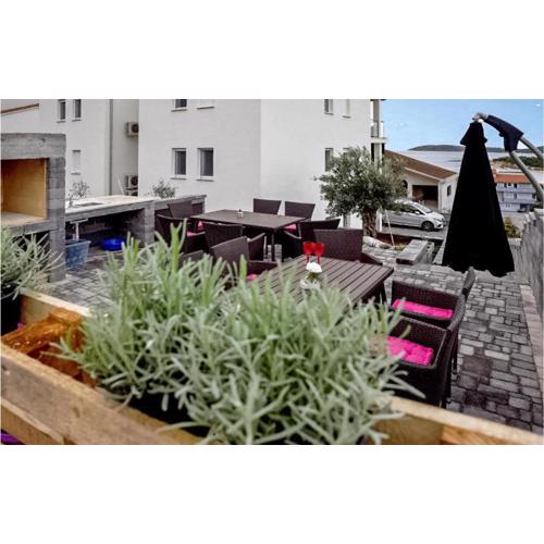 3 Bedroom Nice Apartment In Sibenik