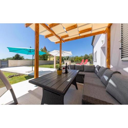3 Bedroom Nice Home In Nin