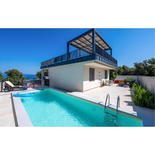 3 Bedroom Nice Home In Peruski