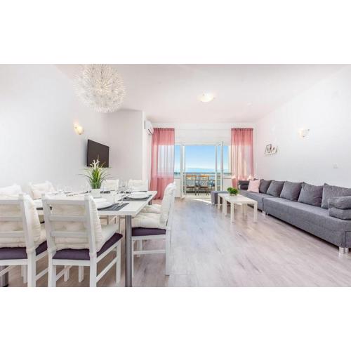 3 Bedroom Stunning Apartment In Dramalj