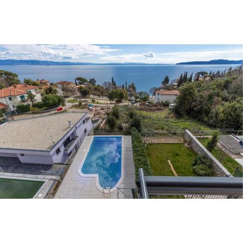 3 Bedroom Stunning Apartment In Lovran