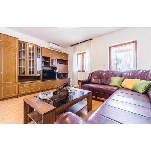 3 Bedroom Stunning Apartment In Pula