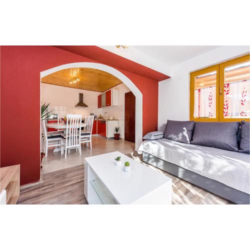 3 Bedroom Stunning Apartment In Skradin
