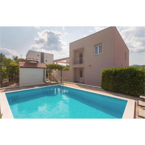 3 Bedroom Stunning Home In Dugopolje