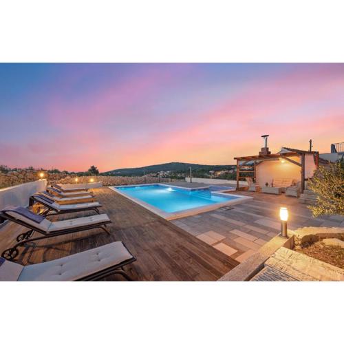3 Bedroom Stunning Home In Dvornice