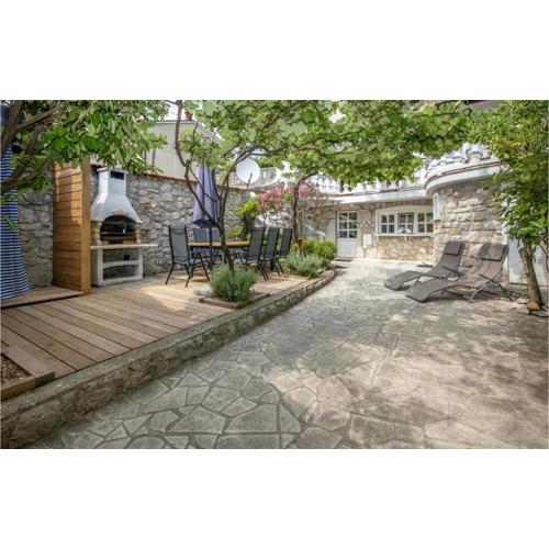 3 Bedroom Stunning Home In Novi Vinodolski