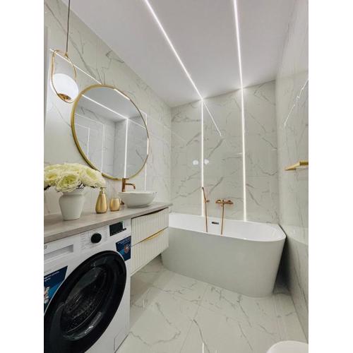 3 Bedrooms Premium Bella White for 8 Guests with AC and Underground Parking