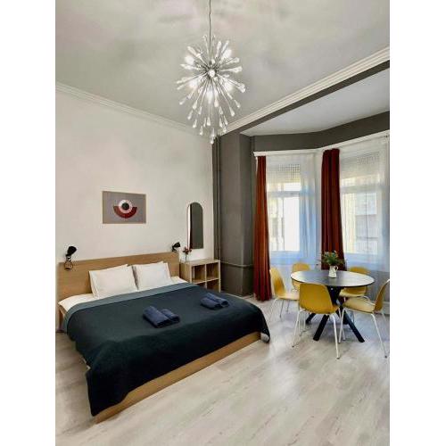 3-BR Flat in Jewish Quarter