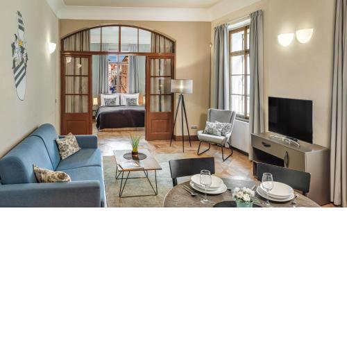 3 Epoques Apartments by Adrez