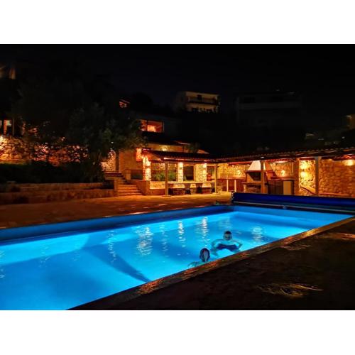 3 rooms apartment with JACUZZI and hot pool