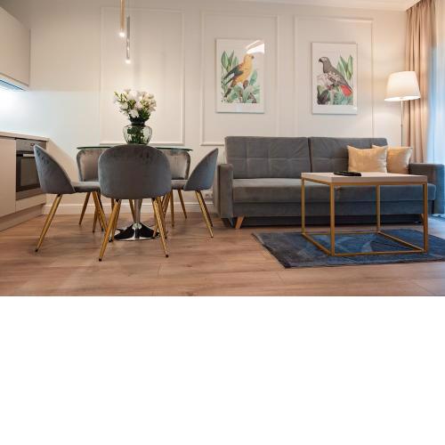 3 rooms in Mennica Residence