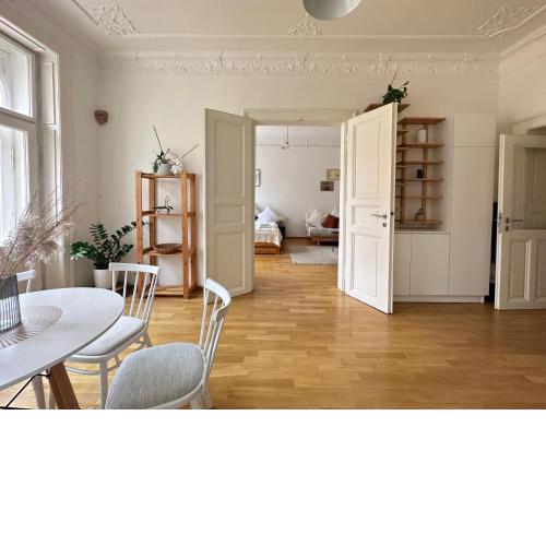 3BDR Bohemian style central flat with Balcony