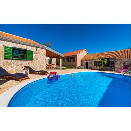 4 Bedroom Amazing Home In Benkovac