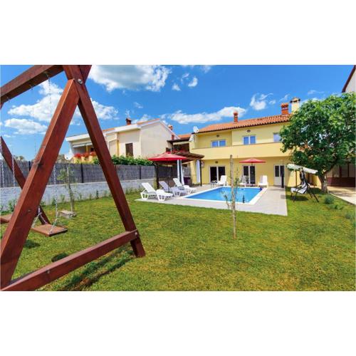 4 Bedroom Amazing Home In Pula