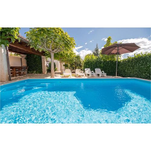 4 Bedroom Amazing Home In Vinjani Donji