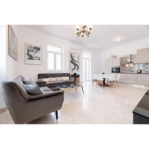 4-Bedroom apt 1 min from Bacvice beach