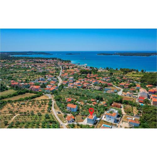 4 Bedroom Awesome Home In Fazana