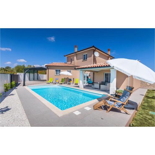 4 Bedroom Awesome Home In Galizana