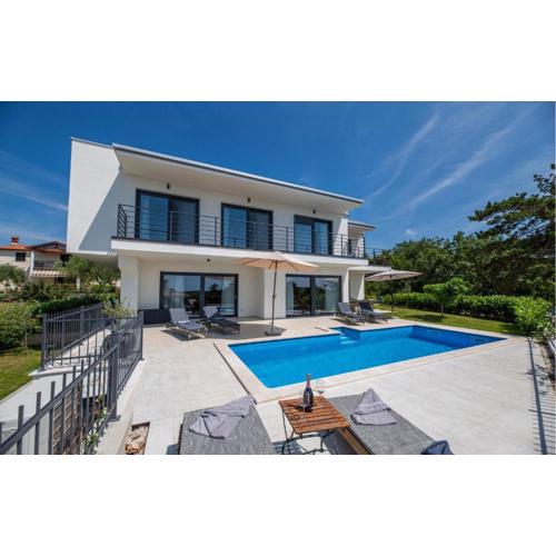 4 Bedroom Awesome Home In Gamboci