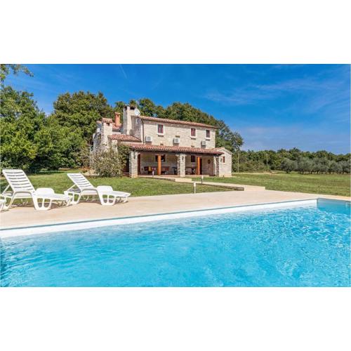 4 Bedroom Awesome Home In Pula