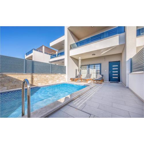 4 Bedroom Awesome Home In Srima