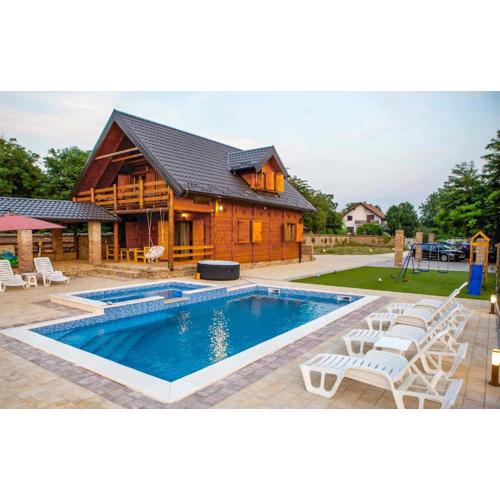 4 Bedroom Awesome Home In Vukovar