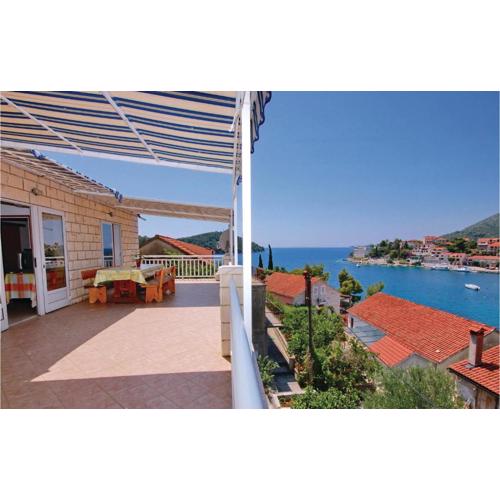 4 Bedroom Beautiful Apartment In Brna
