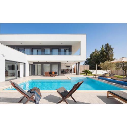 4 Bedroom Beautiful Home In Banjole