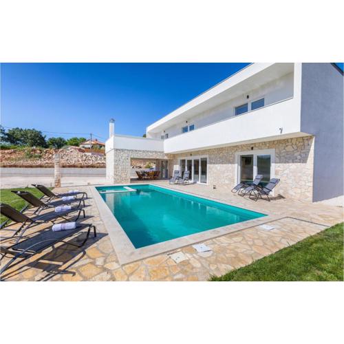 4 Bedroom Beautiful Home In Jursici