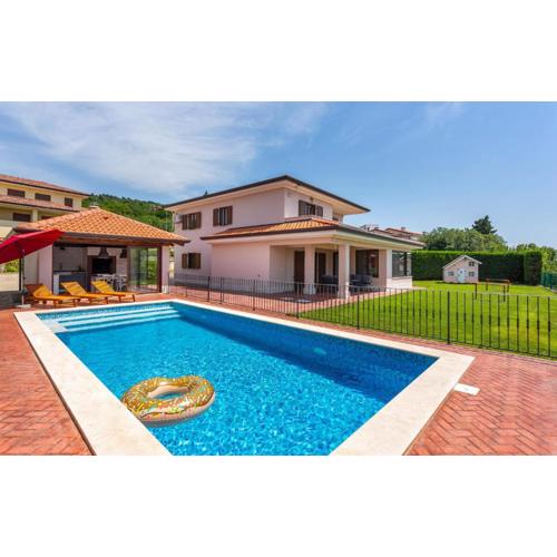4 Bedroom Beautiful Home In Kostrena