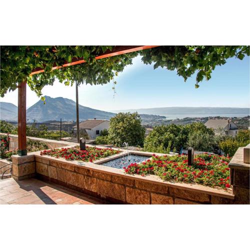 4 Bedroom Beautiful Home In Mravinci