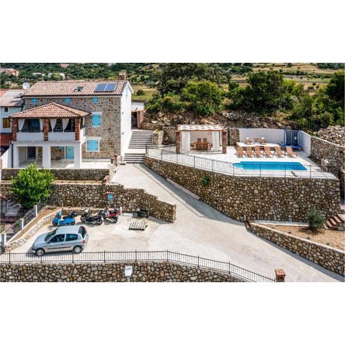 4 Bedroom Beautiful Home In Mundanije