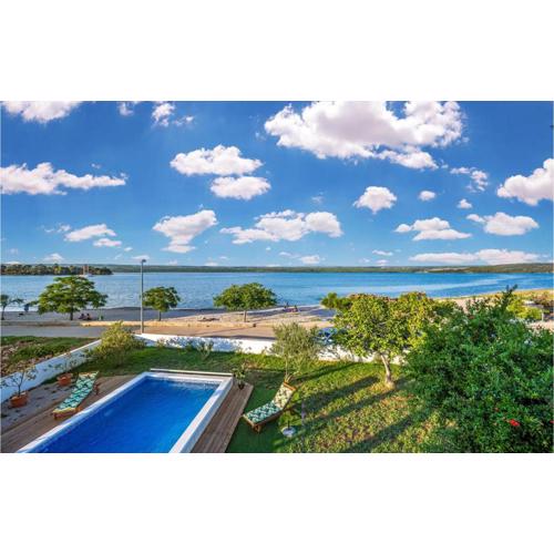 4 Bedroom Beautiful Home In Raslina