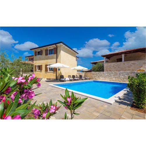 4 Bedroom Beautiful Home In Turcic