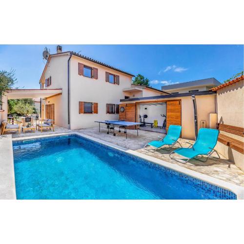 4 Bedroom Cozy Home In Barbariga