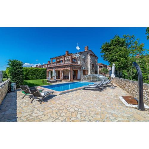 4 Bedroom Cozy Home In Cabrunici