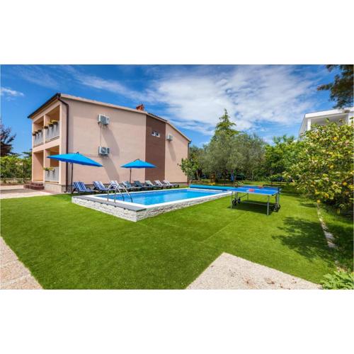4 Bedroom Cozy Home In Fazana