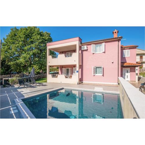 4 Bedroom Cozy Home In Labin