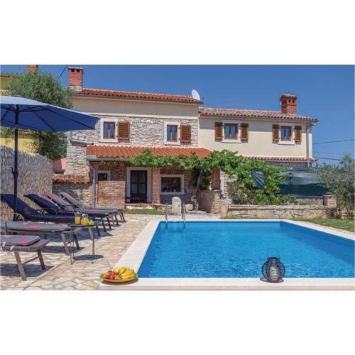 4 Bedroom Cozy Home In Liznjan