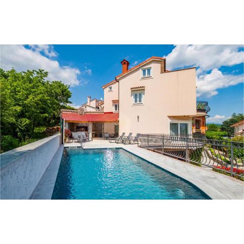 4 Bedroom Cozy Home In Matulji
