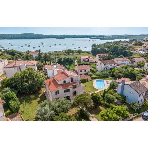 4 Bedroom Gorgeous Apartment In Medulin