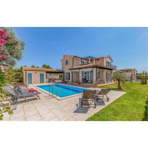 4 Bedroom Lovely Home In Fazana