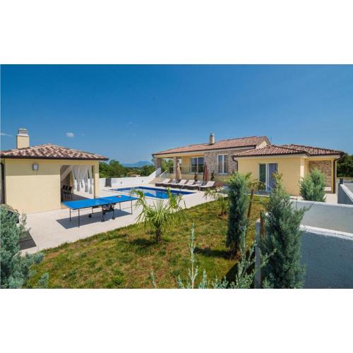 4 Bedroom Lovely Home In Kapelica